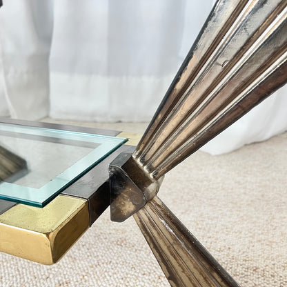 Table basse vintage italienne en verre, Métal couleur chrome & laiton , style Hollywood regency, Années 70