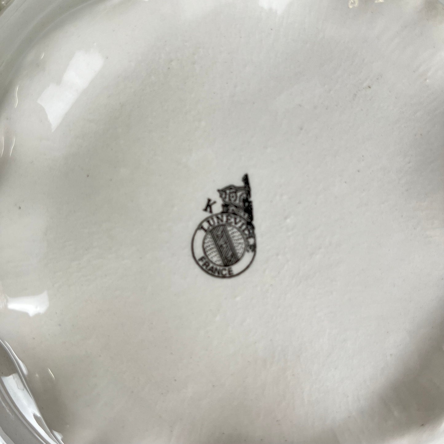 Petite Soupière KG Lunéville, modele "Réverbère" , motif rose