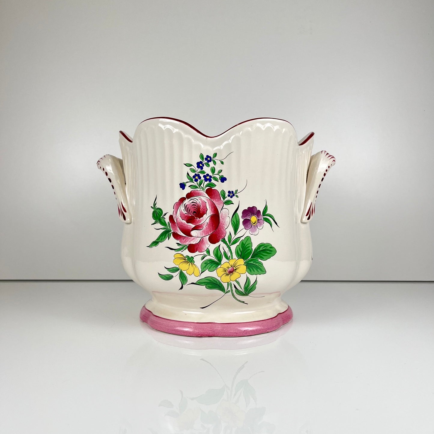 Grand cache pot KG Lunéville, modele "Réverbère" , motif rose
