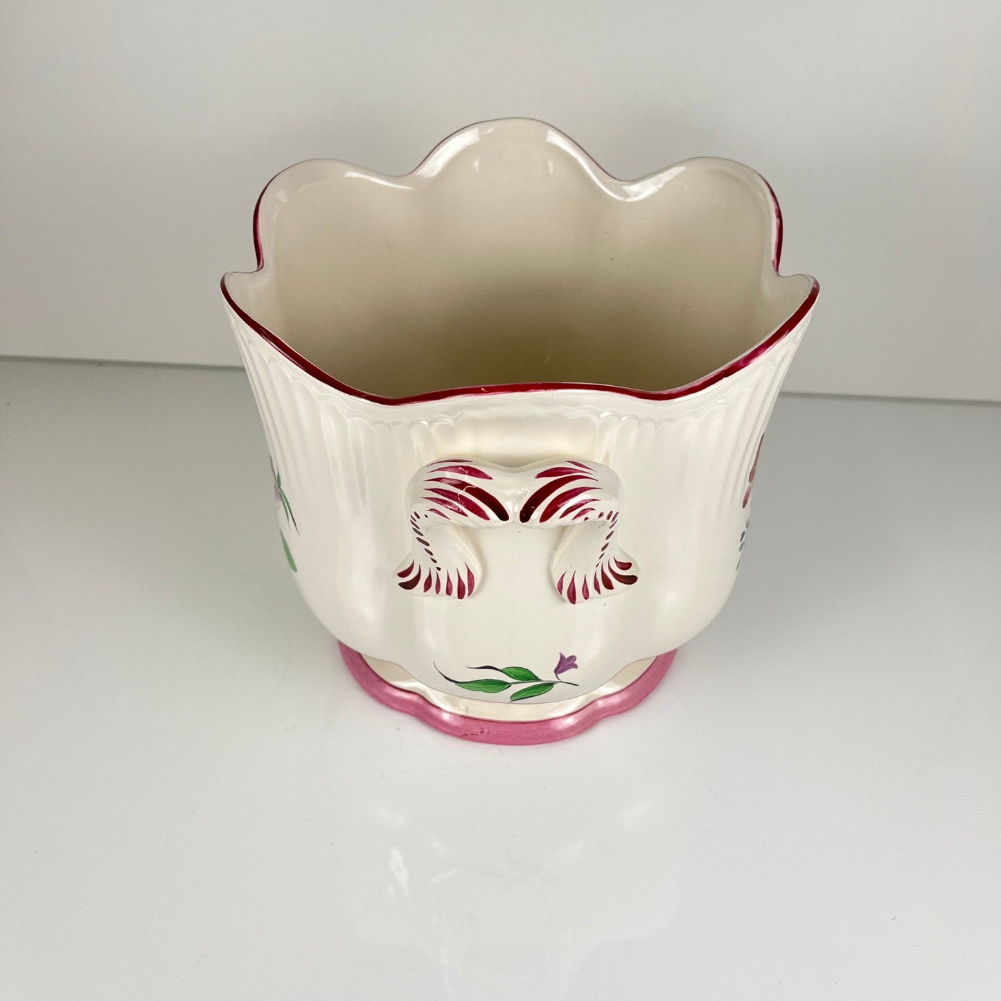 Grand cache pot KG Lunéville, modele "Réverbère" , motif rose