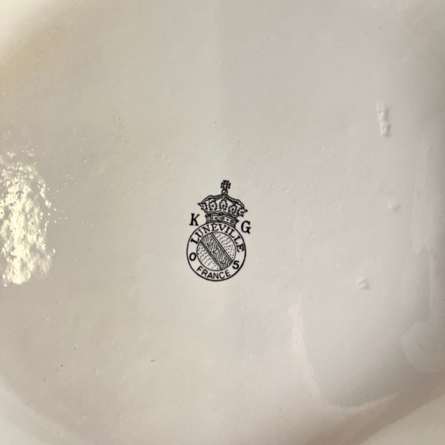 Grand cache pot KG Lunéville, modele "Réverbère" , motif rose