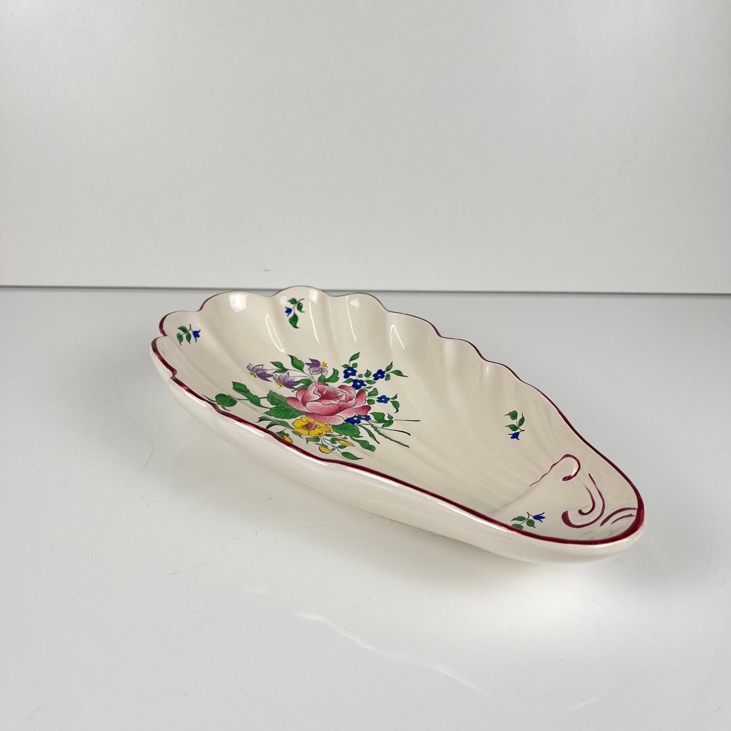 Ravier coquillage KG Lunéville, modele "Réverbère" , motif rose