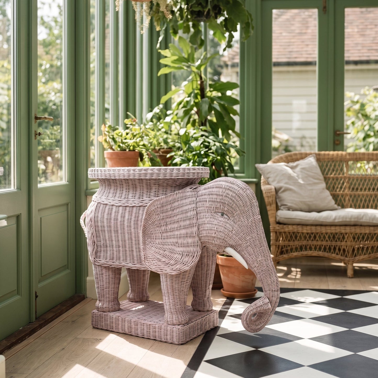 Table d’appoint vintage en rotin en forme d'éléphant, att. à Vivai del Sud, italie, 1960 - 1970