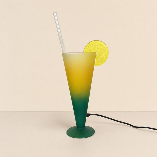 Lampe cocktail avec sa paille et sa rondelle de citron, 1990